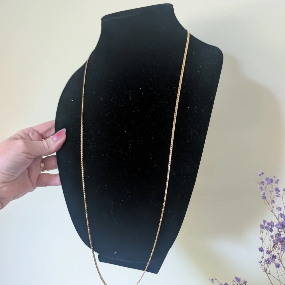 Elegant Gold Chain Necklace - Picture 3 of 8